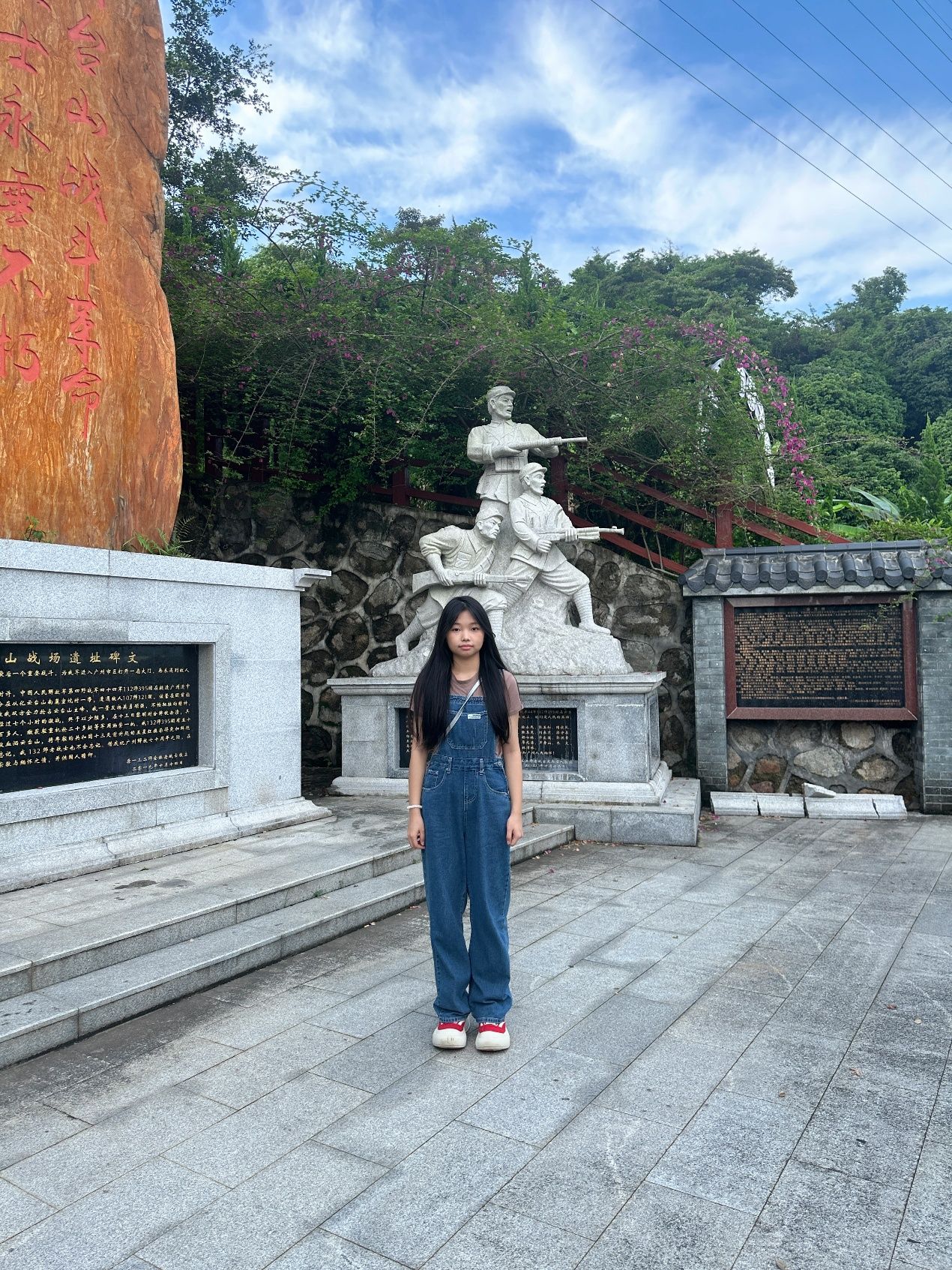 人站在石头上AI 生成的内容可能不正确。